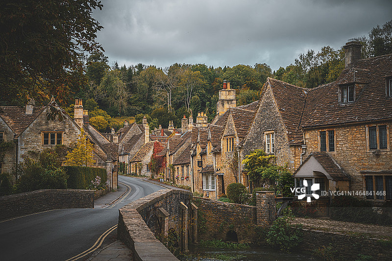 科茨沃尔德最美丽的村庄：城堡库姆（英国）图片素材