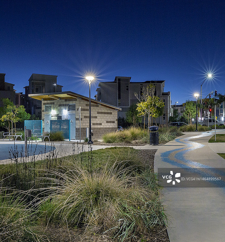 住宅区景观公园：节能LED照明设备图片素材