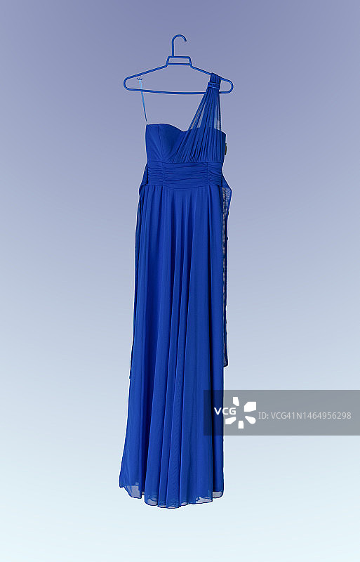 渐变背景上的蓝色派对礼服图片素材