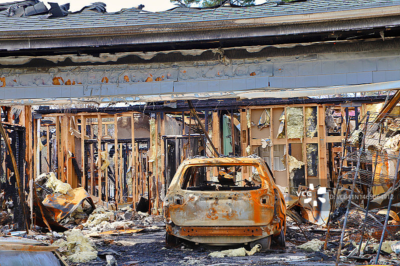 基尔运河沿岸的风力涡轮机发电场图片素材