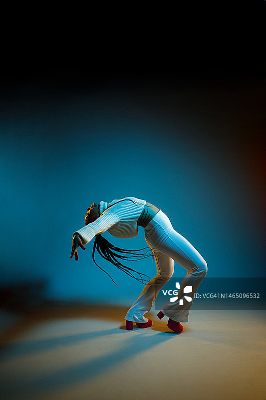 自由式现代舞图片素材