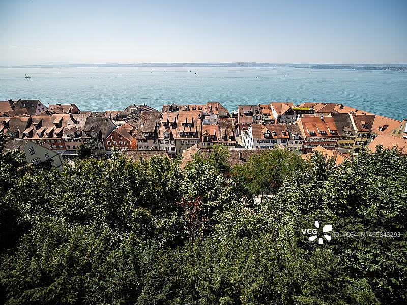 从梅尔斯堡小镇眺望康斯坦茨湖，德国巴登-符腾堡图片素材
