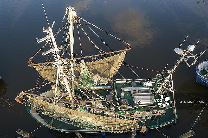 德国下萨克森州格里特西尔港口的捕蟹船图片素材