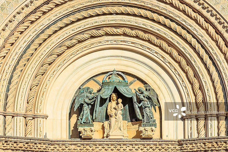 意大利奥尔维耶托大教堂图片素材