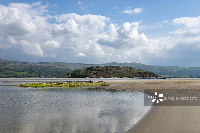 北威尔士德威里德河口的吉夫坦斯岛图片素材
