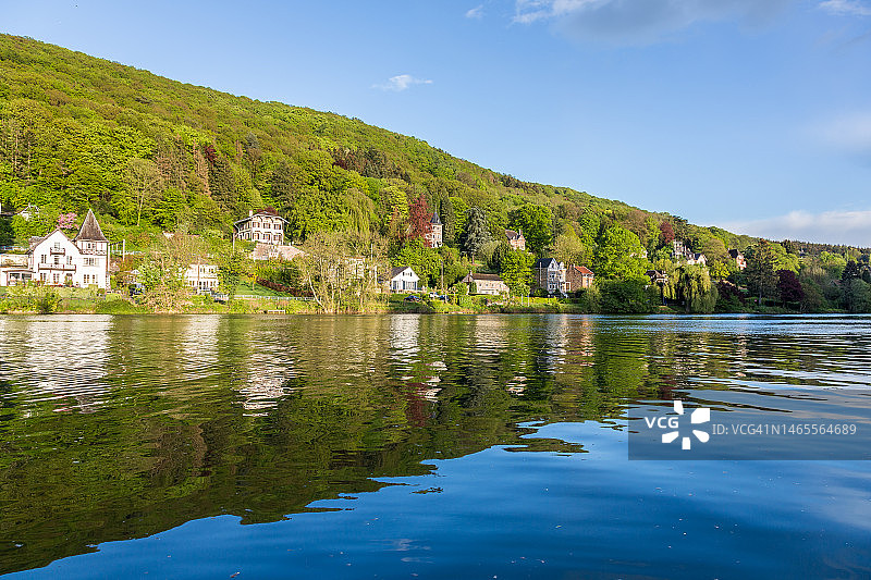 默兹河畔的普罗丰德维尔村图片素材