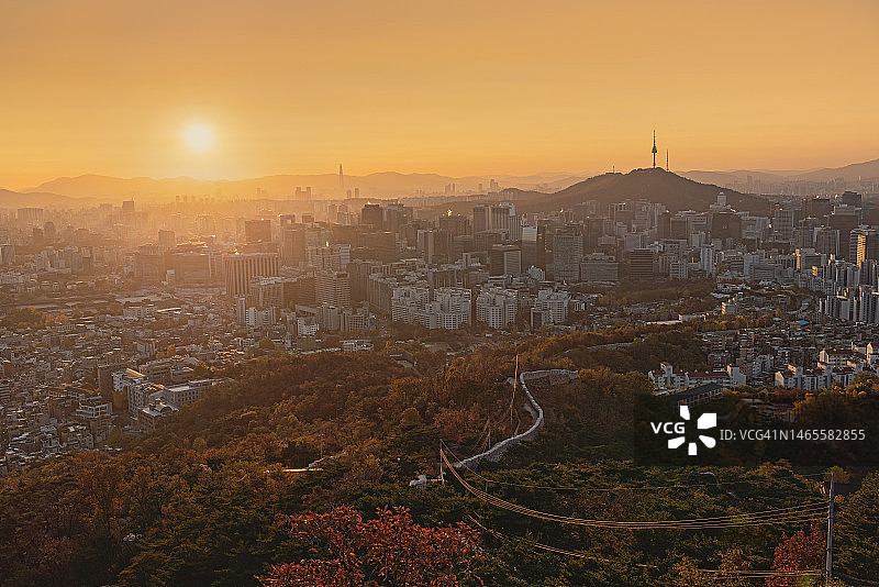 南山首尔塔和乐天塔图片素材