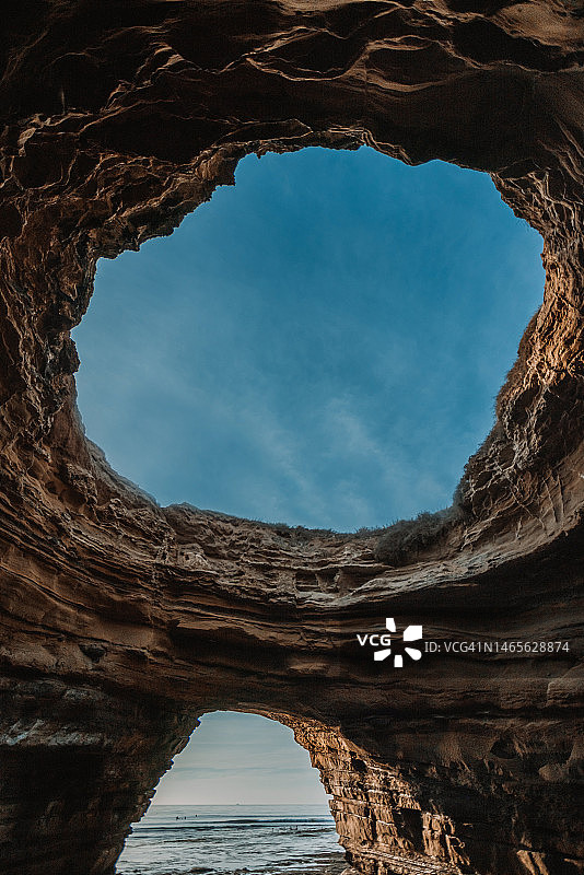 圣地亚哥日落悬崖开放式海蚀洞图片素材