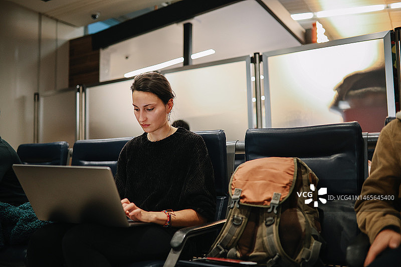 在机场完成工作图片素材