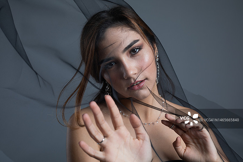 黑色薄纱时尚人像图片素材