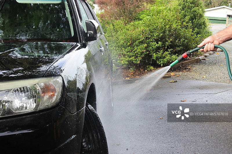 清洗机动车的人图片素材