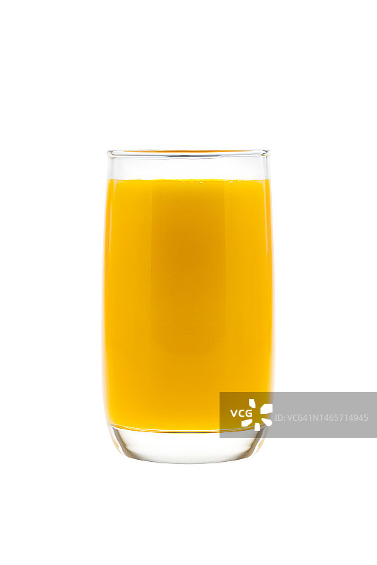 白色背景下的玻璃杯橙汁图片素材