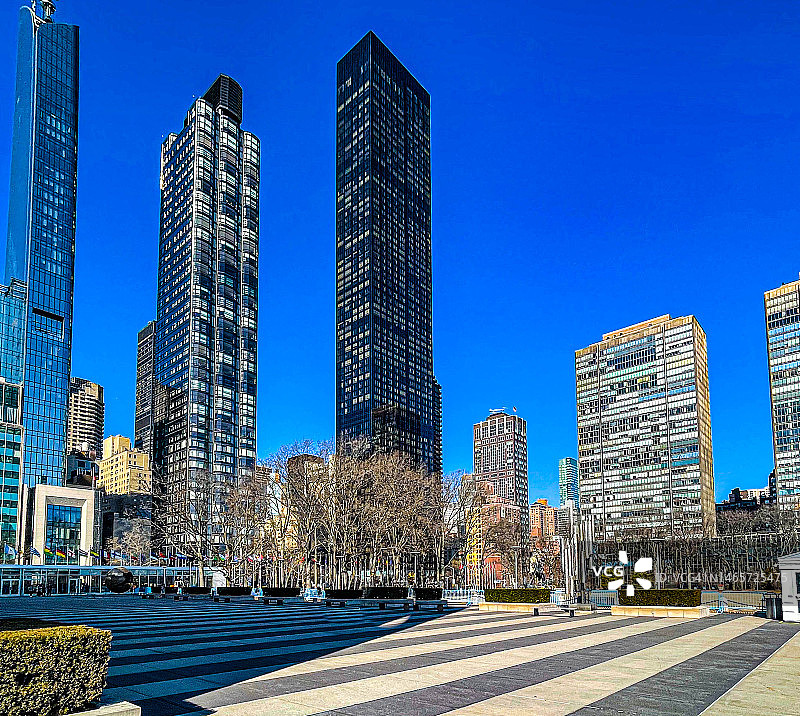 纽约第一大道与东48街公寓楼图片素材