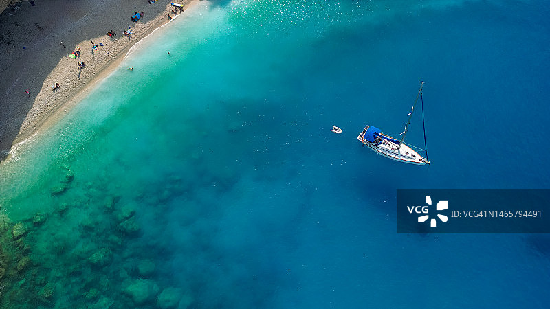 美丽的海滩和爱奥尼亚岛海岸图片素材