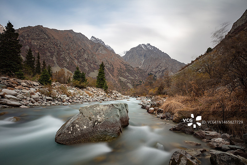 阿拉阿尔恰国家公园的阿拉阿尔恰峡谷，天山山脉，吉尔吉斯斯坦，2019年图片素材