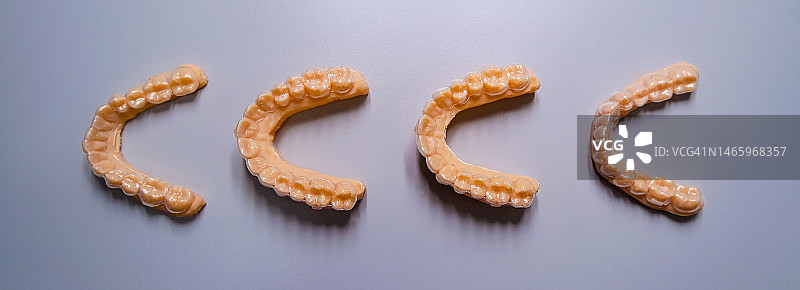 带有牙套的下颌模型顶视图图片素材