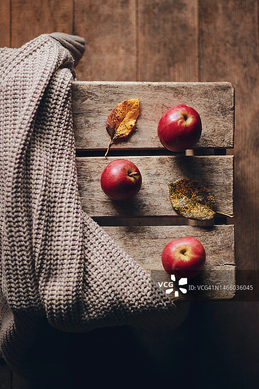 俯视角度拍摄的苹果图片素材