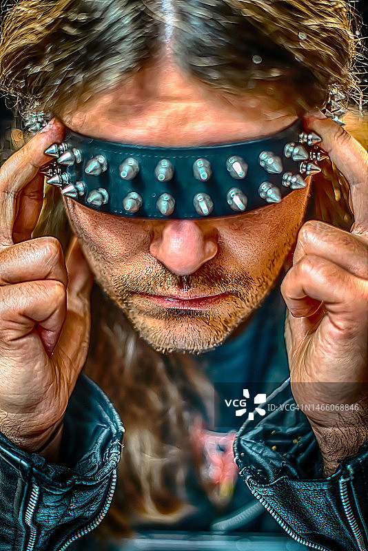 使用VR、元宇宙虚拟形象与AR技术图片素材