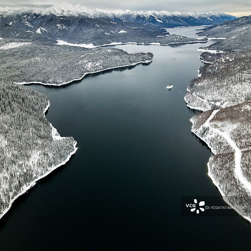 饥饿马水库2022图片素材
