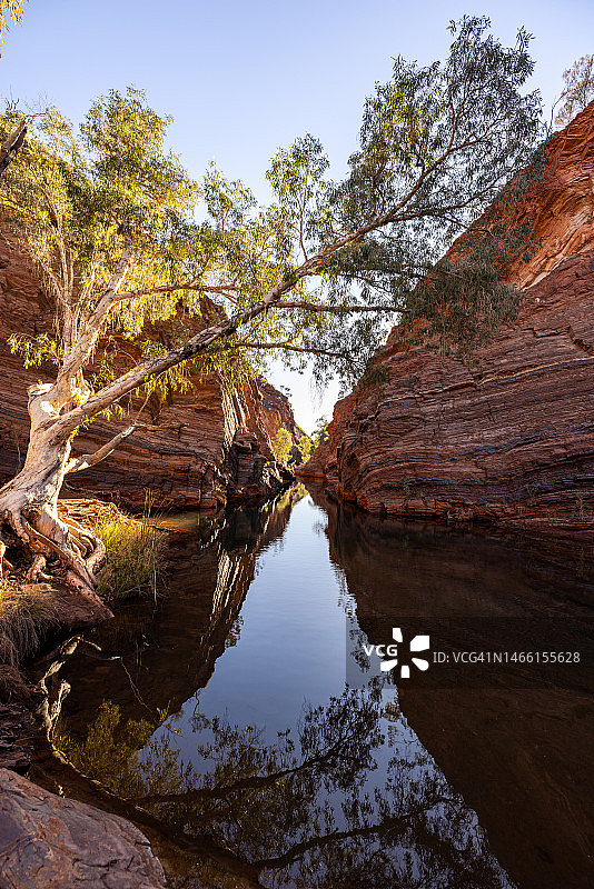 哈默斯利峡谷倒影图片素材