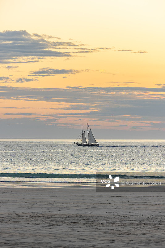 凯布尔海滩的帆船图片素材