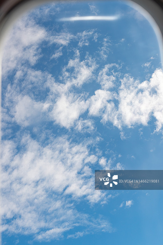 窗外的天空图片素材