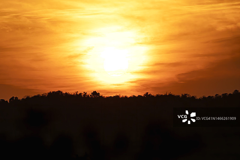 太阳辐射与燃烧造成的全球变暖，热浪、高温与气候变化图片素材