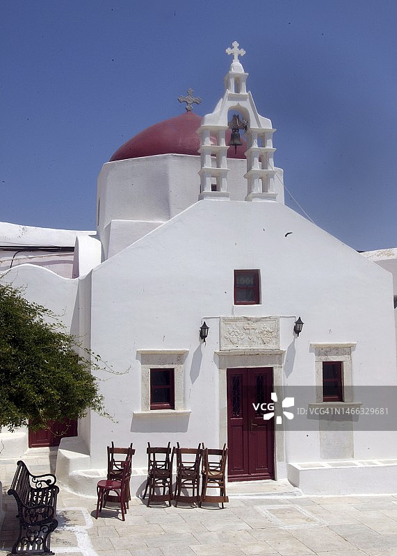 希腊米科诺斯岛Paleocastro村修道院的东正教教堂图片素材