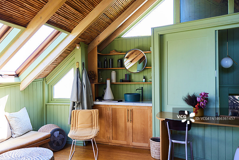 乡村度假屋温馨起居区图片素材