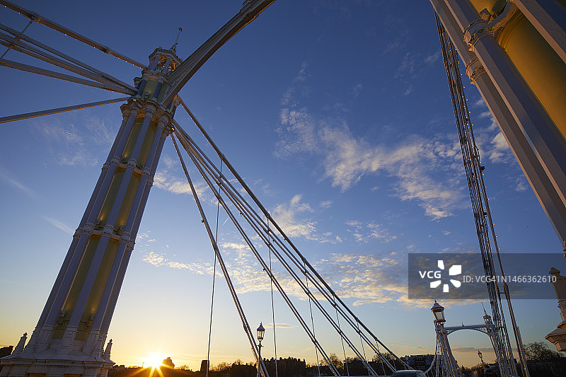 英国伦敦阿尔伯特桥日落图片素材