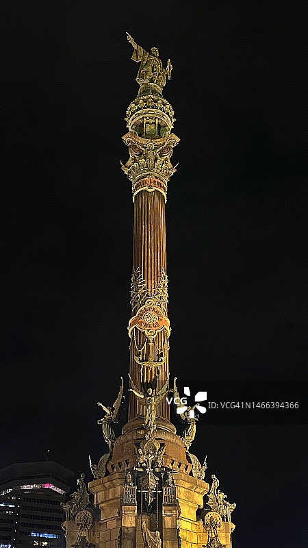 巴塞罗那港口克里斯托弗·哥伦布雕像夜景图片素材