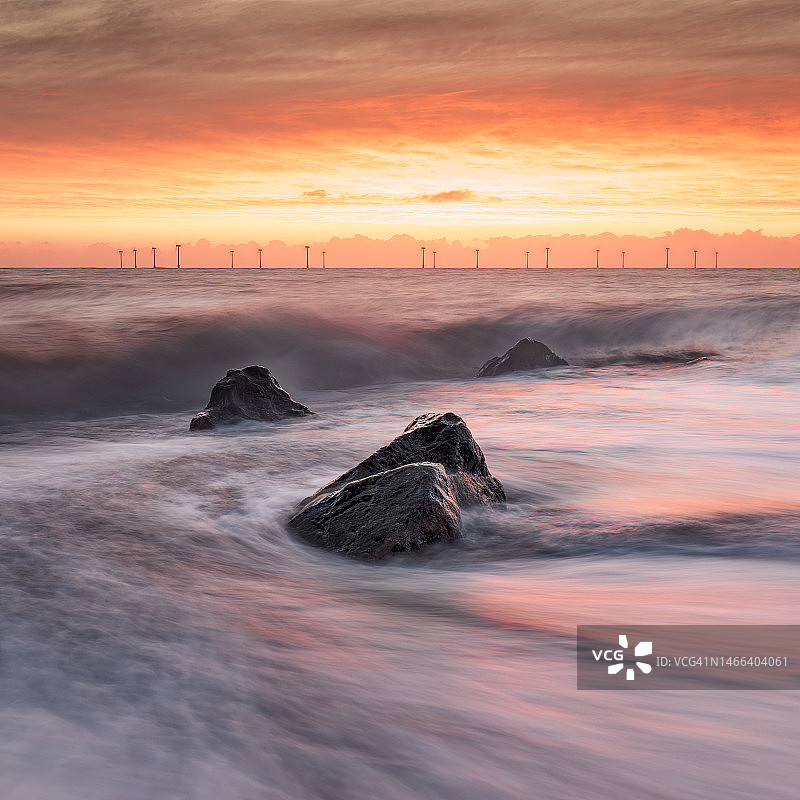 日落时分英国大雅茅斯的海景图片素材