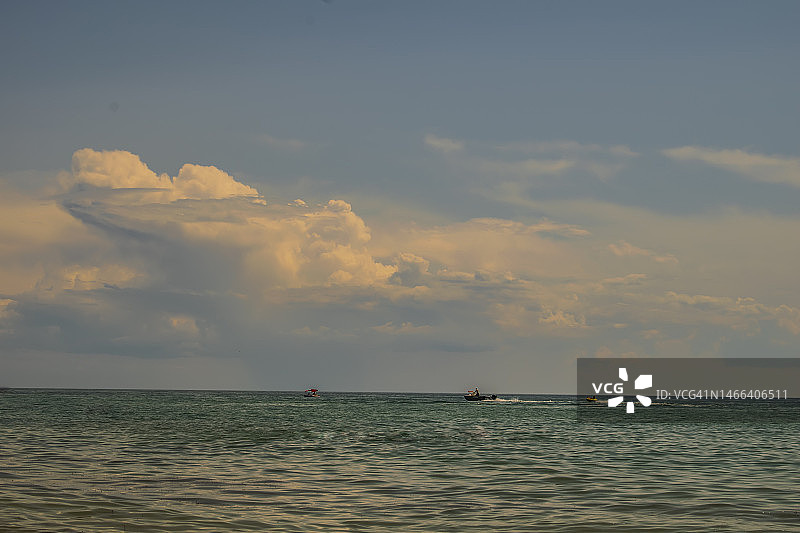 乌克兰赫尔松州日落时分的海景图片素材