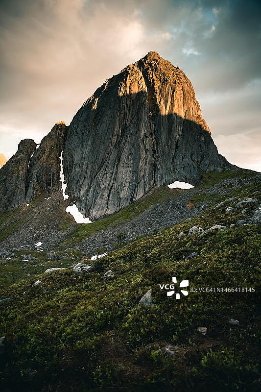 印度尼西亚岩石山脉的壮丽景色图片素材