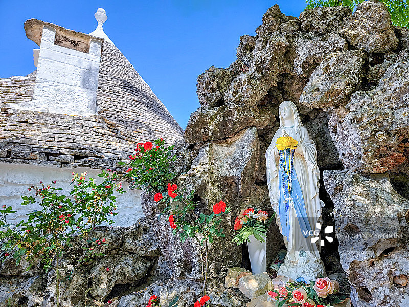 意大利阿尔贝罗贝洛的圣母玛利亚雕像图片素材