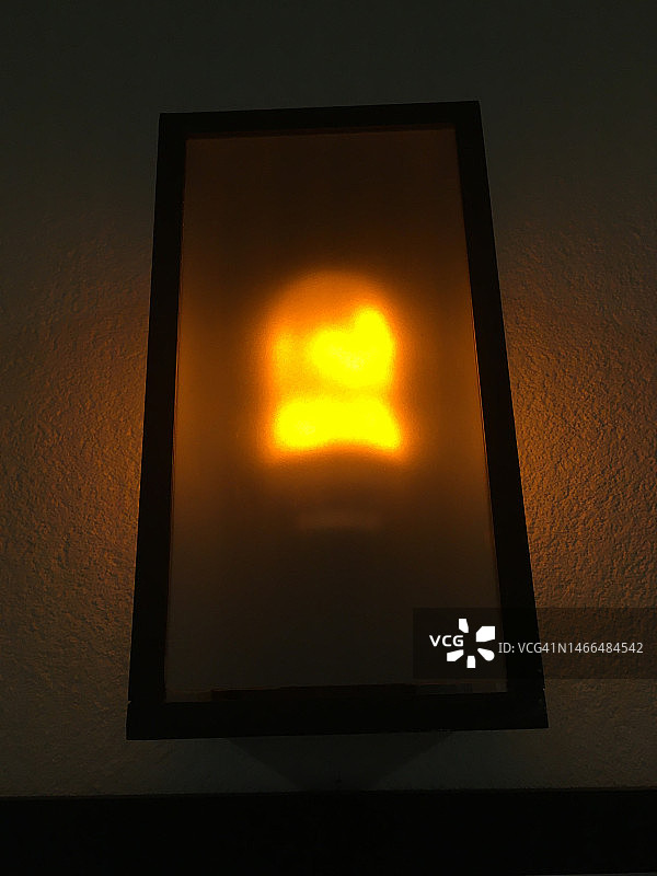 点亮后呈现心形的灯图片素材