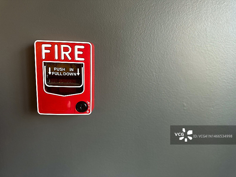 室内红色紧急火灾警报拉杆图片素材