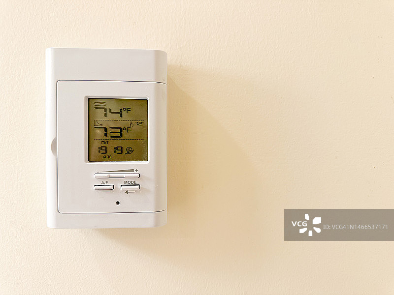 带触摸屏的室内温度恒温器图片素材