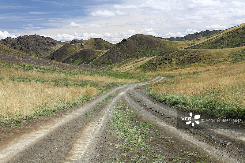 空旷的泥土路图片素材