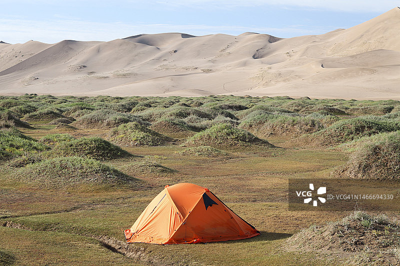 沙漠景观中的帐篷图片素材