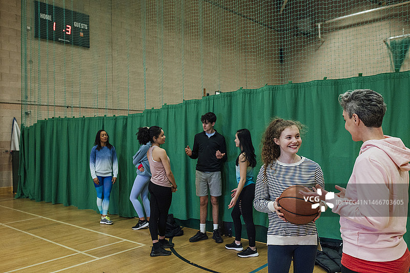 篮球赛后简报图片素材