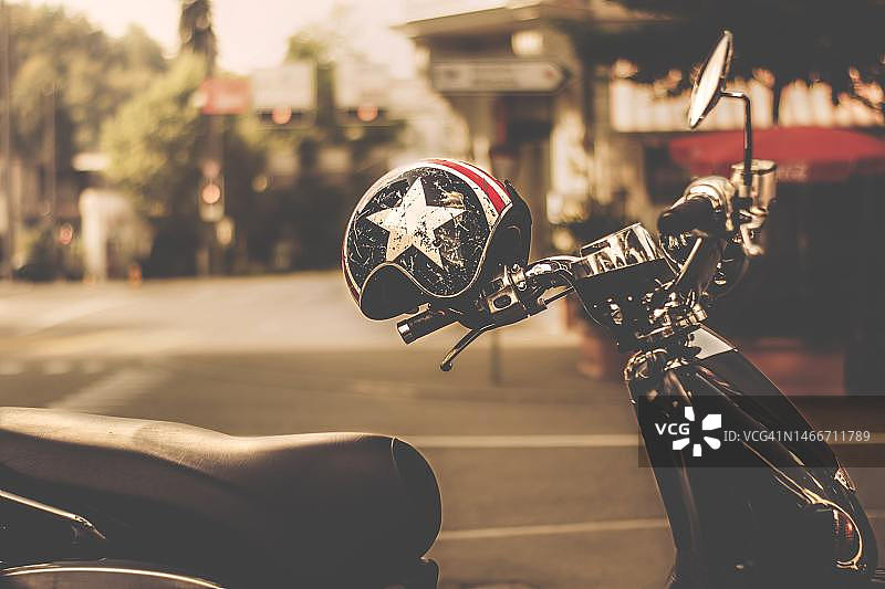 印度尼西亚路边的摩托车图片素材