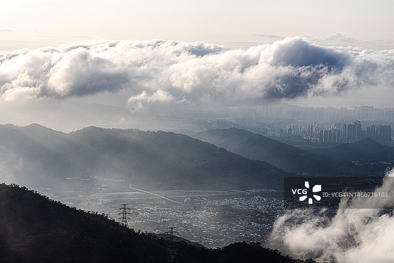 香港大帽山郊野公园雄伟山景航拍图片素材