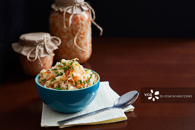俄罗斯腌制蔬菜、玻璃罐泡菜沙拉图片素材