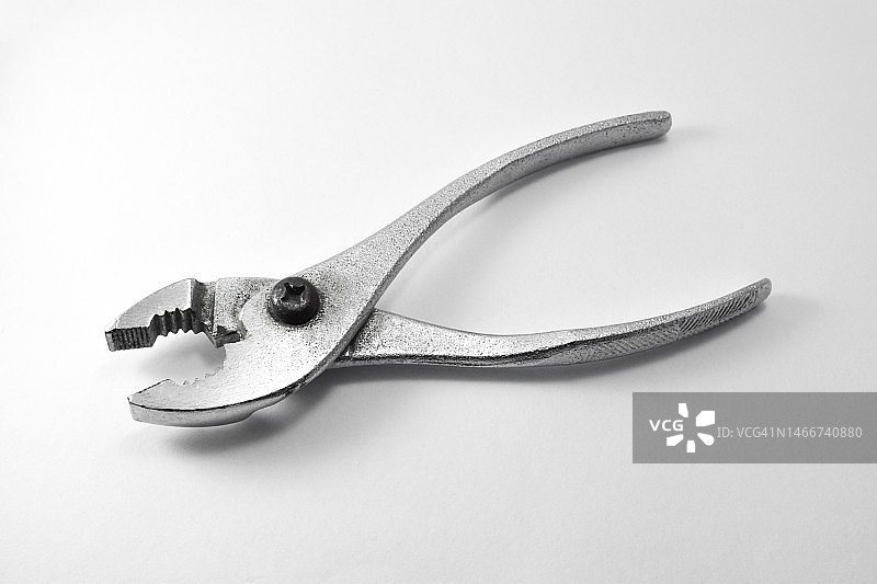 俯视白色背景上的剪刀，印度尼西亚图片素材