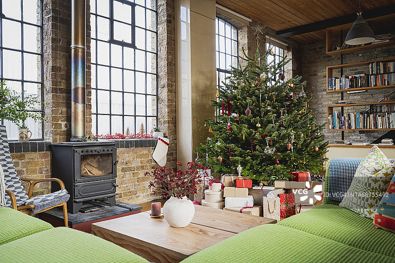 假日期间的工业风阁楼公寓图片素材