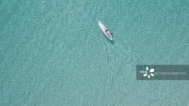 巴哈马伊柳塞拉岛桨板运动航拍图片素材