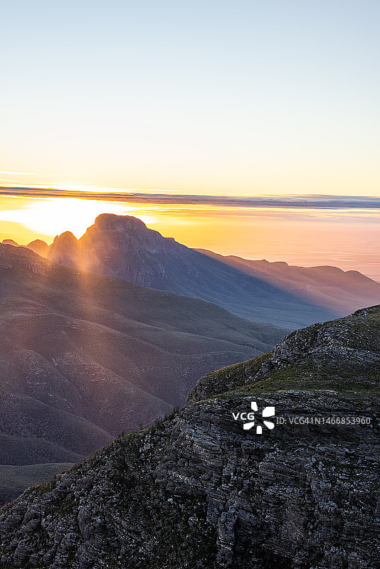 斯特灵山脉的日出光线图片素材