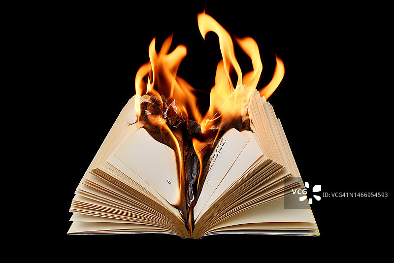 燃烧的书籍图片素材