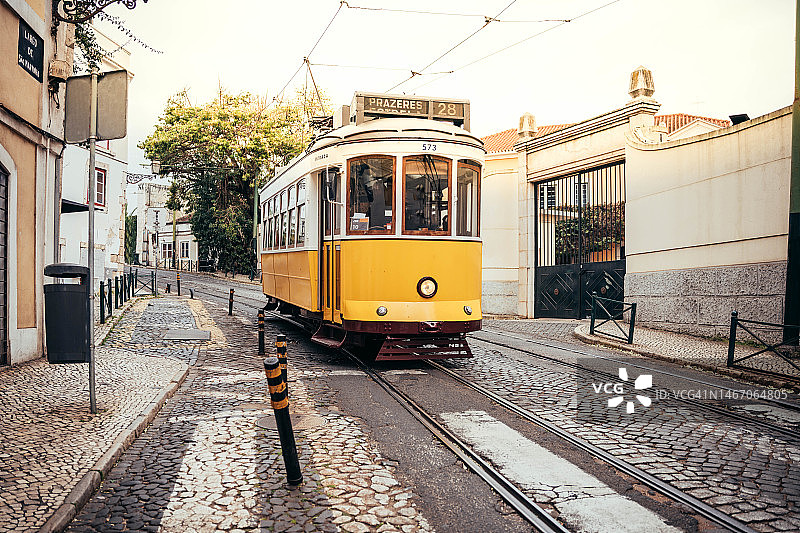 里斯本的黄色有轨电车图片素材